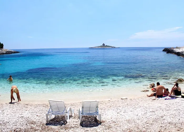 Hvar 15378a アパート フヴァル