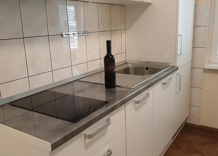 Hvar 15378a アパート *