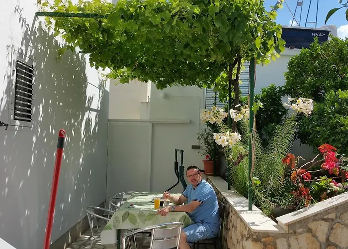 Hvar 15378a アパート フヴァル